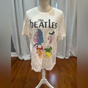 Old Navy off white short sleeve Beatles tshirt women’s size large LNC